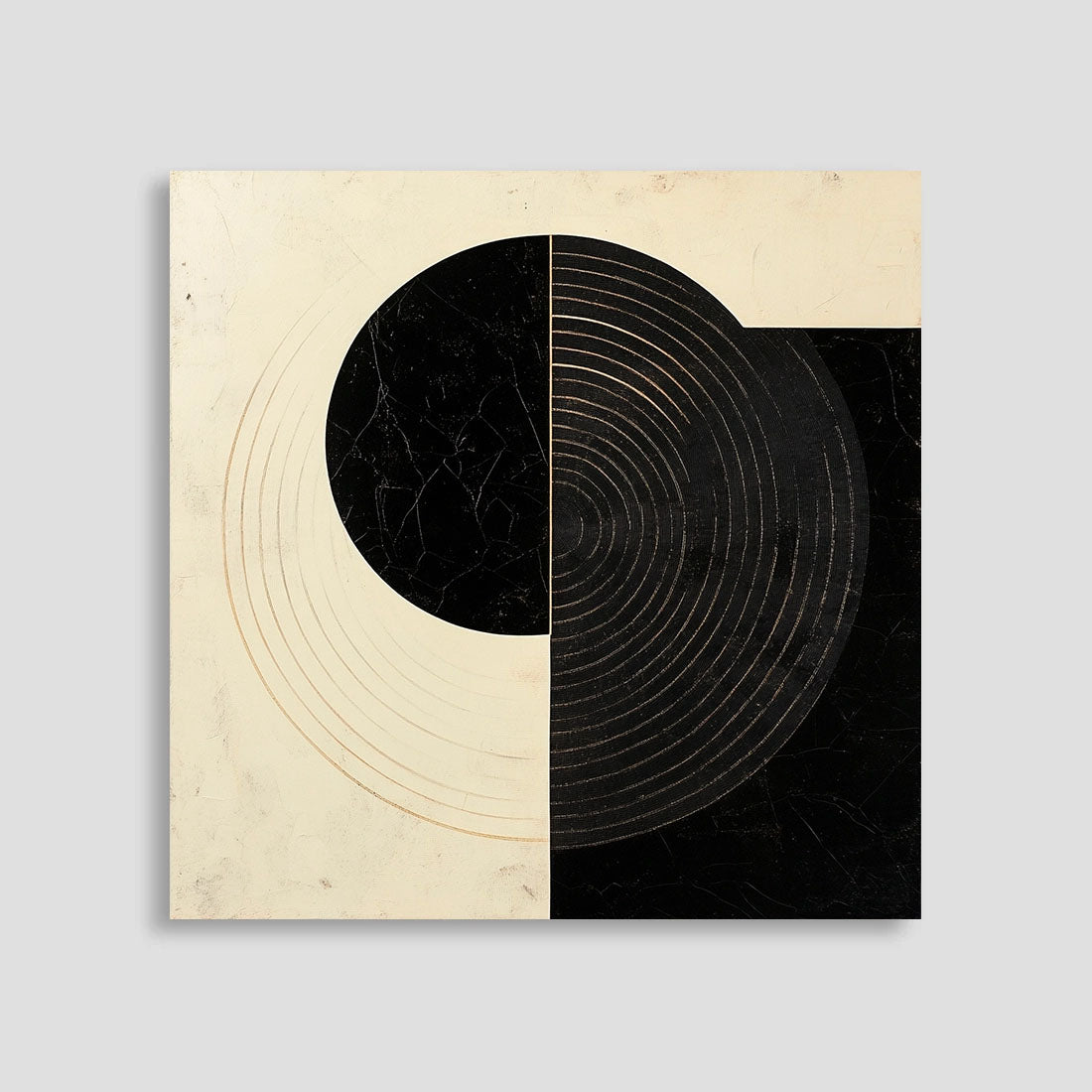 Composición abstracta de bloques geométricos en tonos negros y beige, fusionando modernidad y armonía visual.