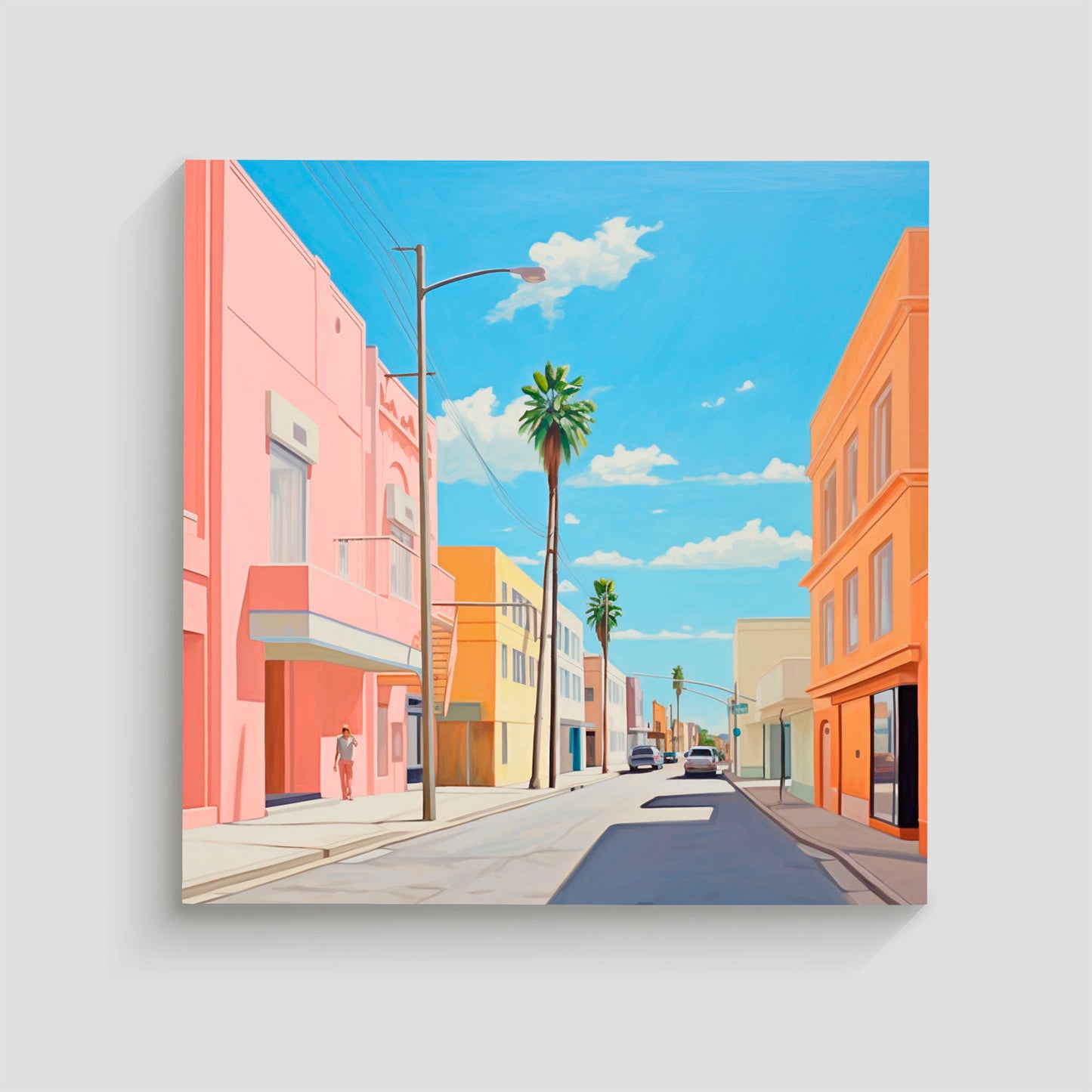 Imagen de una calle soleada con edificios de tonos pastel y palmeras bajo un cielo azul despejado.