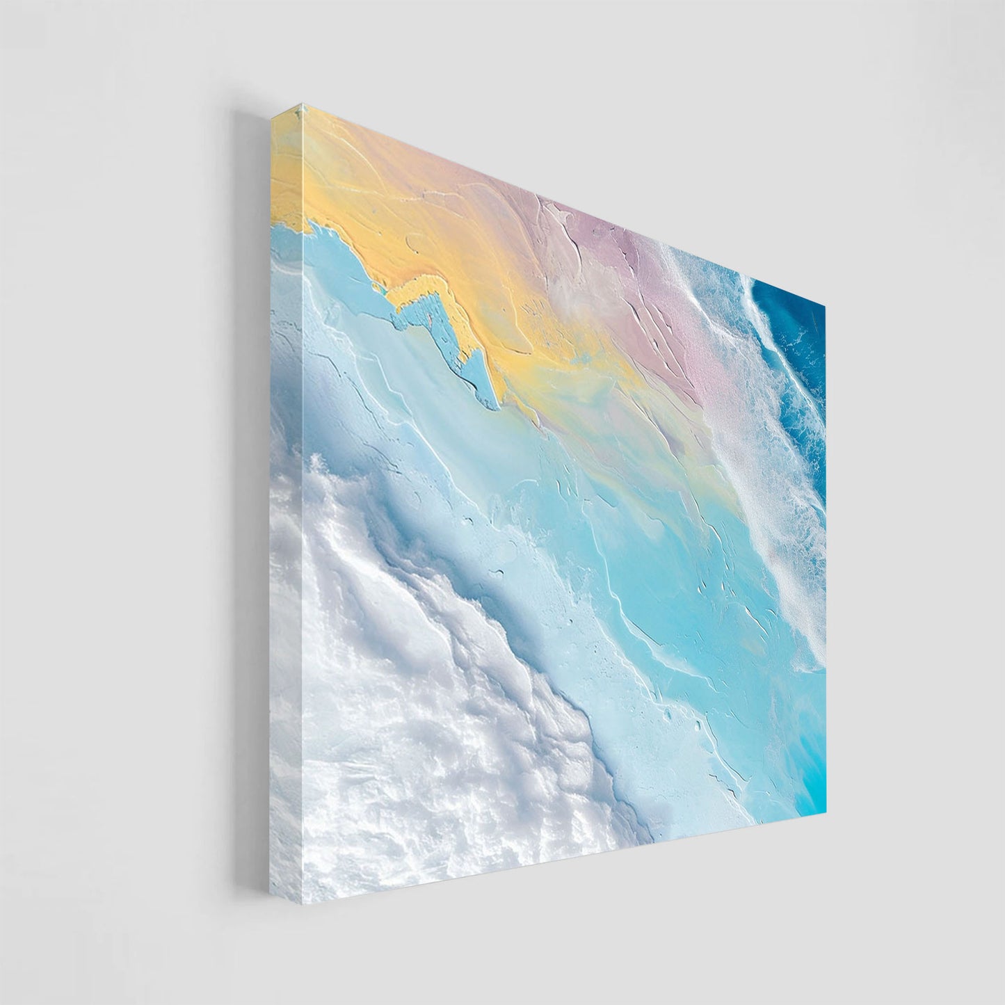Imagen de arte abstracto que representa olas del mar en tonos pastel, incluyendo azul, lila, y amarillo, con texturas suaves que evocan una sensación de calma y serenidad. Ideal para decoración de interiores en hogares u oficinas.