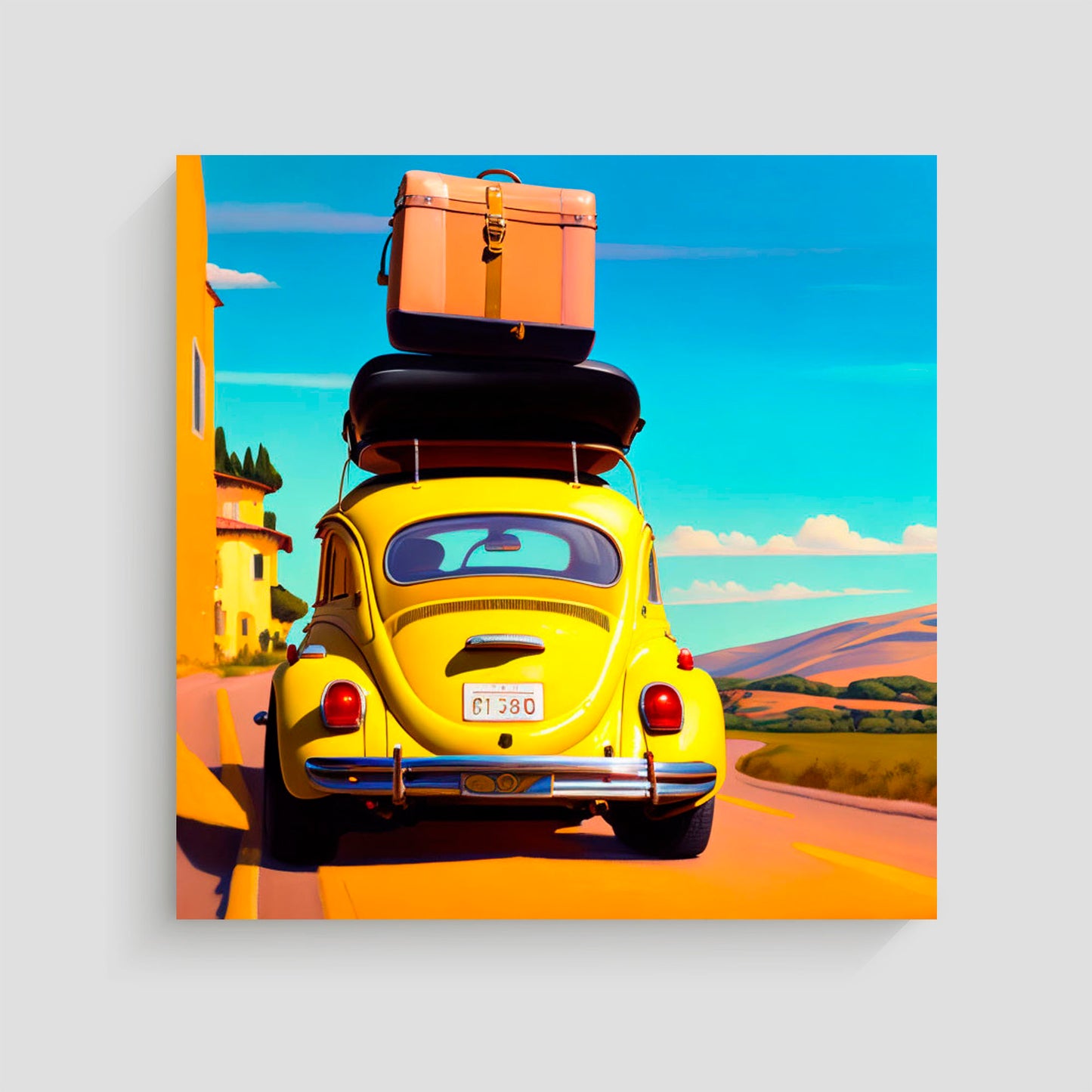 Imagen de un Volkswagen Beetle amarillo con equipaje en el techo, conduciendo por una carretera rural en la campiña, con colinas y casas al fondo bajo un cielo parcialmente nublado.