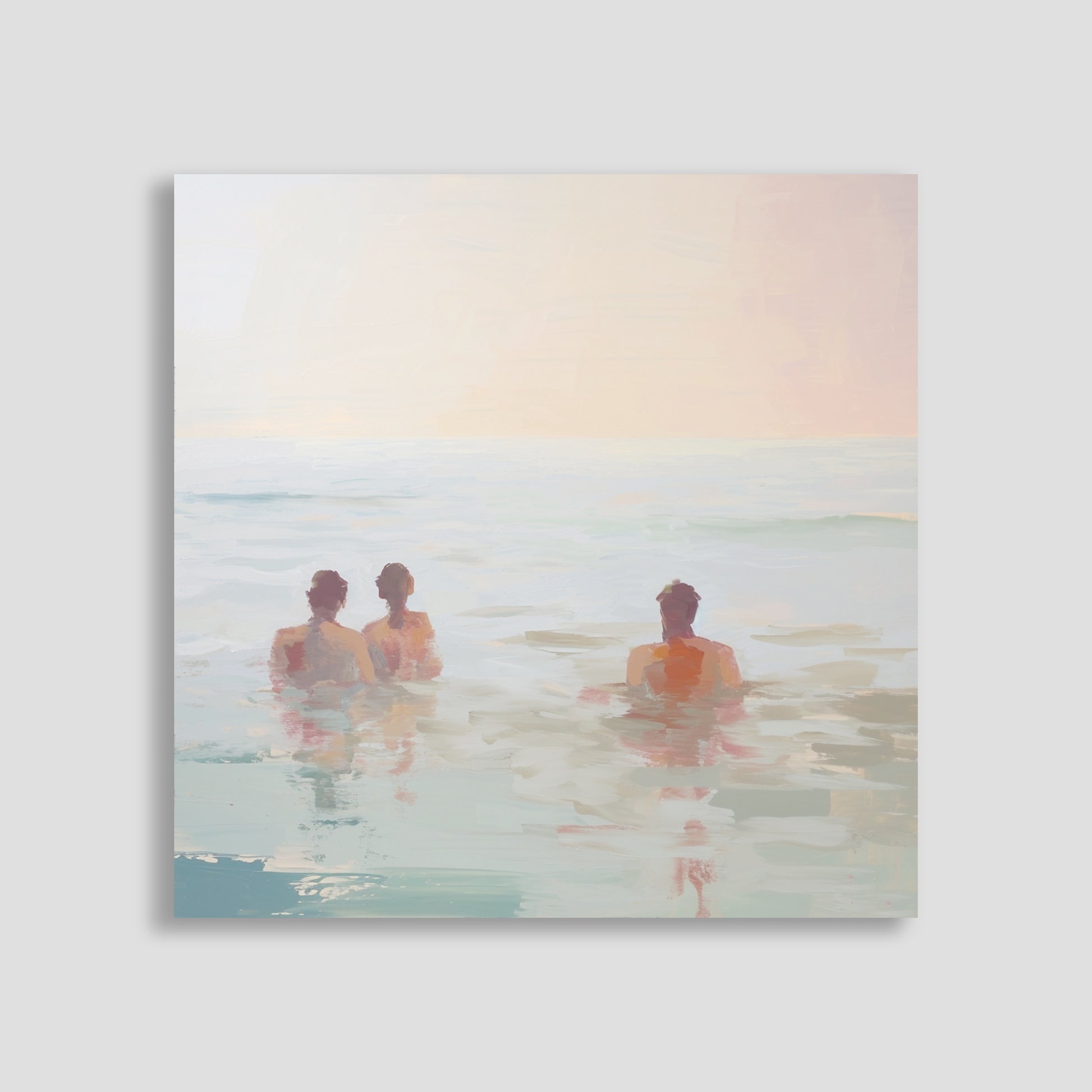 Pintura de tres personas relajándose en el mar bajo un cielo pastel.