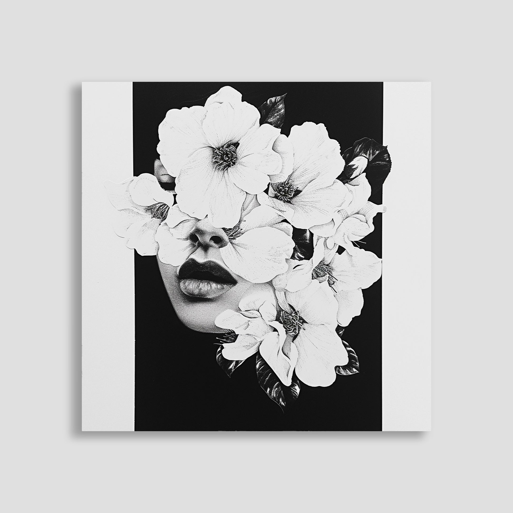 Ilustración en blanco y negro de un rostro humano fusionado con flores delicadas.