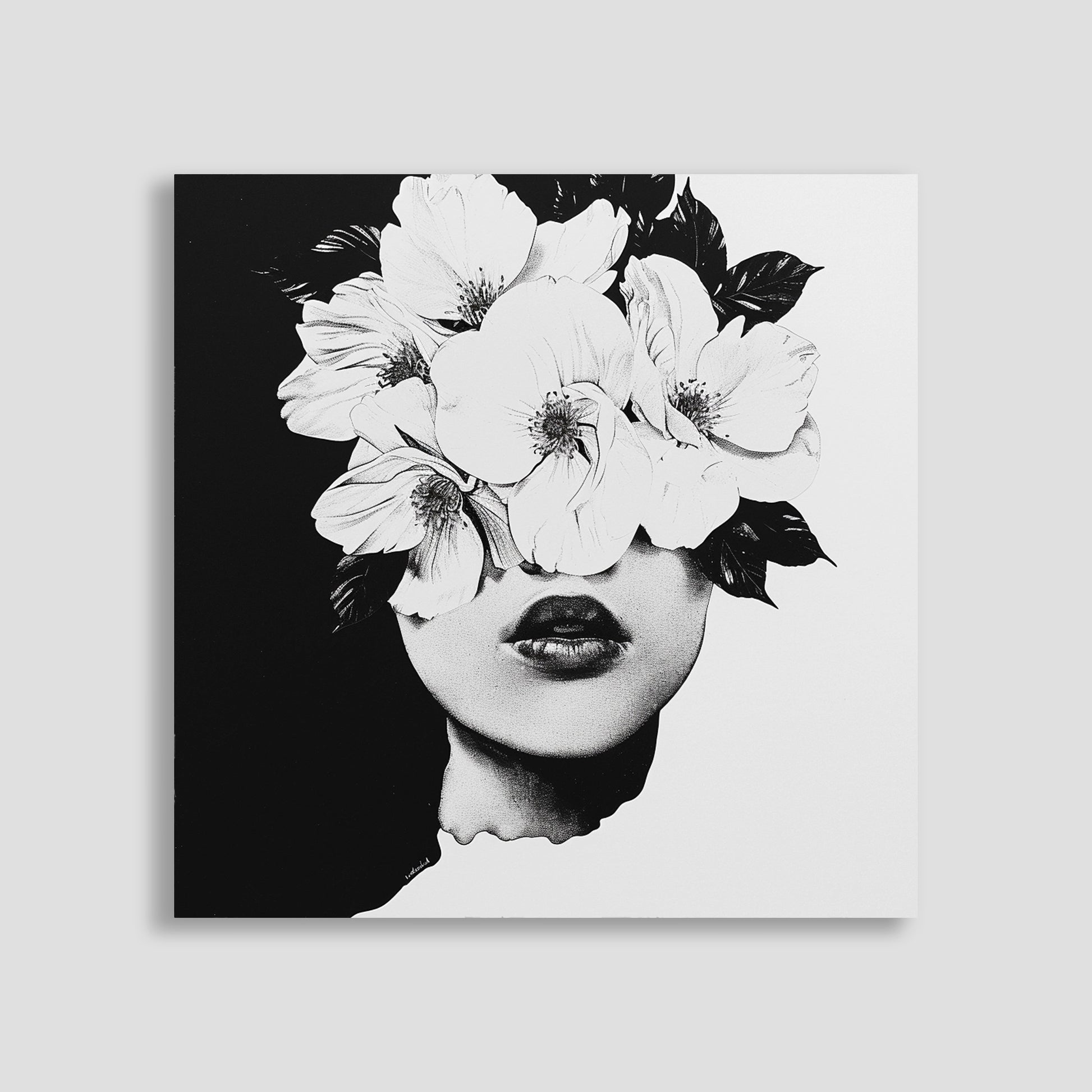 Ilustración en blanco y negro de un rostro humano fusionado con flores delicadas