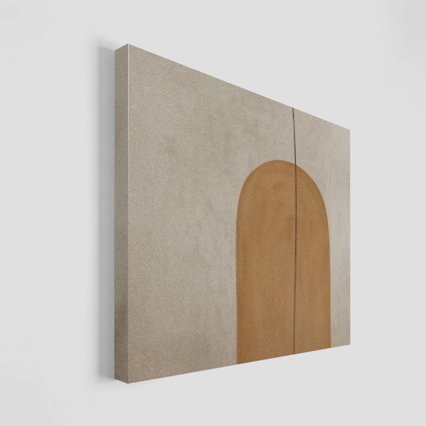 Obra de arte abstracto con una forma arqueada en color marrón sobre un fondo beige claro.