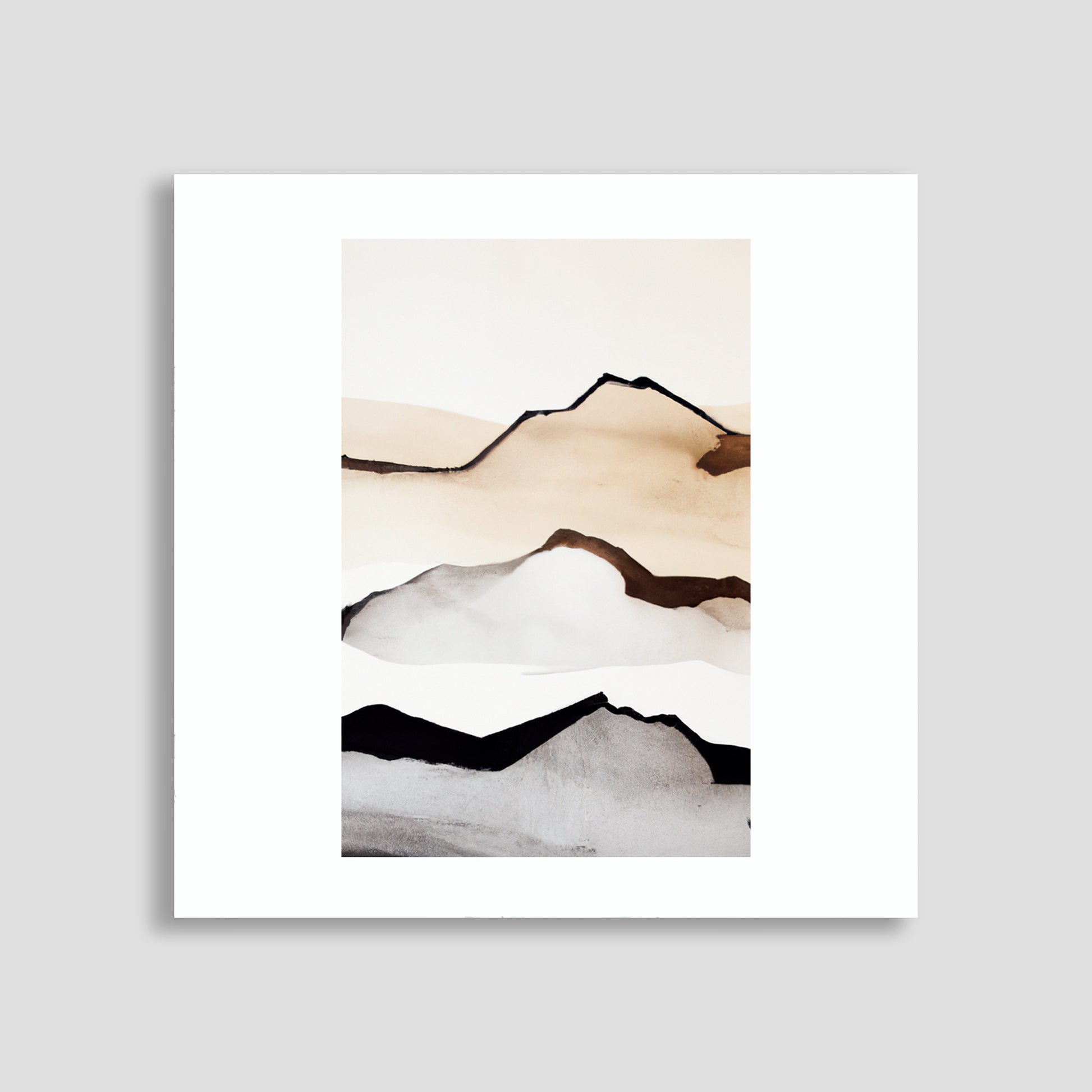 Imagen minimalista de un paisaje de montañas con tonos marrones y negros en un fondo blanco, mostrando líneas simples y elegantes para representar la silueta de las montañas.