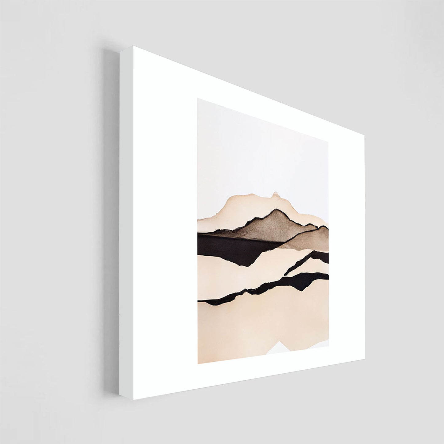 Imagen minimalista de un paisaje de montañas con tonos marrones y negros en un fondo blanco, mostrando líneas simples y elegantes para representar la silueta de las montañas.