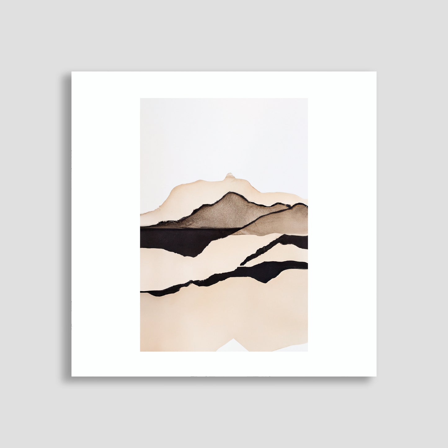 Imagen minimalista de un paisaje de montañas con tonos marrones y negros en un fondo blanco, mostrando líneas simples y elegantes para representar la silueta de las montañas.