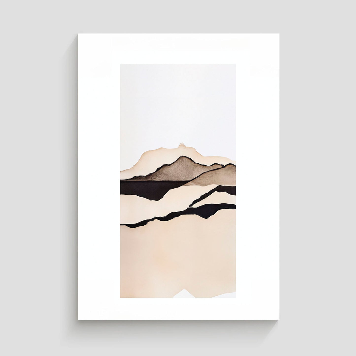 Imagen minimalista de un paisaje de montañas con tonos marrones y negros en un fondo blanco, mostrando líneas simples y elegantes para representar la silueta de las montañas.