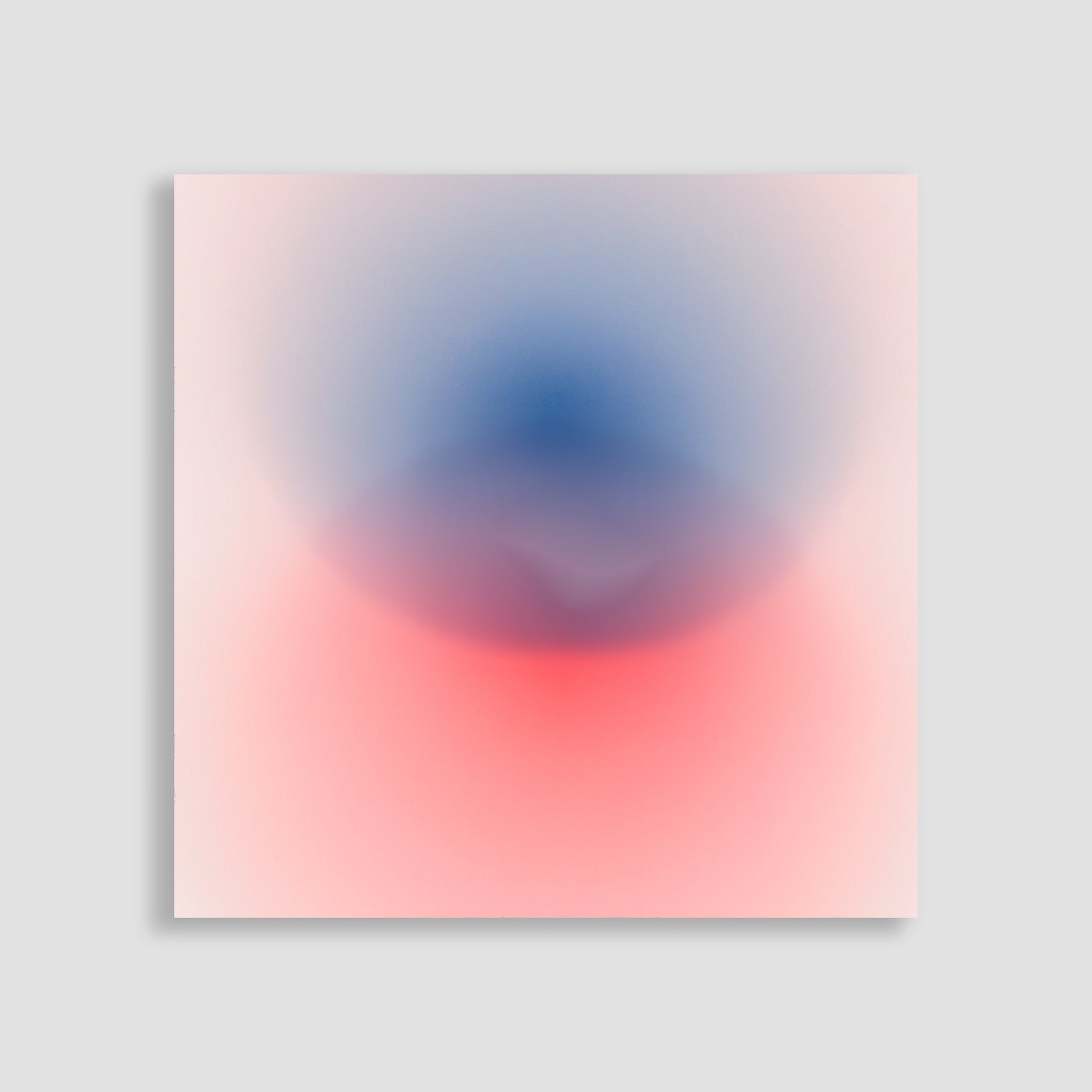 Cuadro decorativo Imagen de arte abstracto que muestra una fusión de colores rojo y azul en un fondo claro, creando un efecto visual suave y etéreo.para el hogar y la oficina