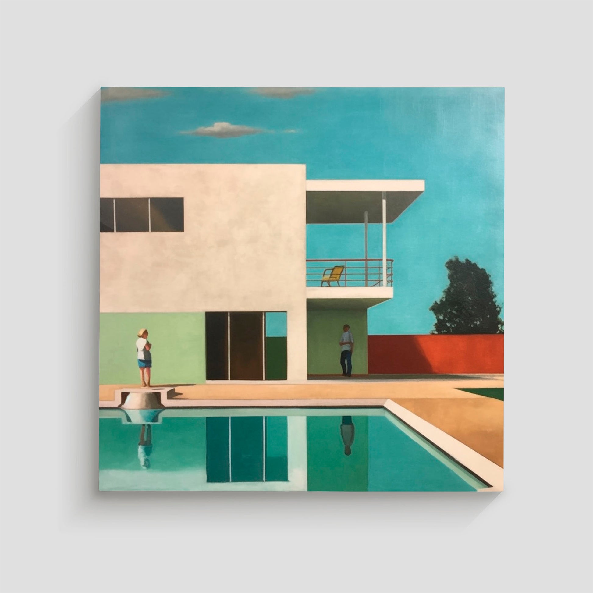 Imagen artística de una casa moderna con líneas minimalistas y una piscina en primer plano. Dos figuras humanas están presentes en la escena, una en la terraza superior y otra junto a la piscina, bajo un cielo azul claro. Ideal para decoración contemporánea que evoca tranquilidad y sofisticación.